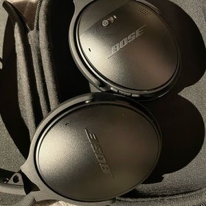 Bose QuietComfort 35 II Wireless Noise Cancelling Headphones. Like new in a box.